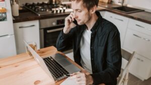 Homeoffice-Pauschale 2026: 6 Euro am Tag, 1.260 Euro im Jahr, und wann das Arbeitszimmer mehr bringt