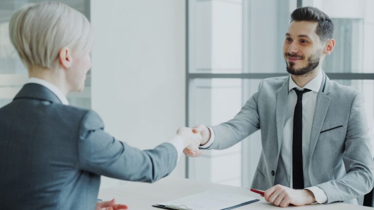 Vorstellungsgespräch: Welche Fragen erlaubt sind, welche nicht, und wie man auf beide antwortet