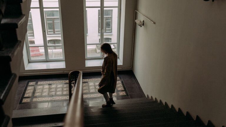 Unfallversicherung im Homeoffice: Arbeitsunfall und Wegeunfall