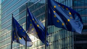 EU-Flaggen wehen vor einem Gebäude der Europäischen Kommission in Brüssel