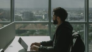 Homeoffice im EU-Ausland: Was arbeits- und sozialversicherungsrechtlich gilt