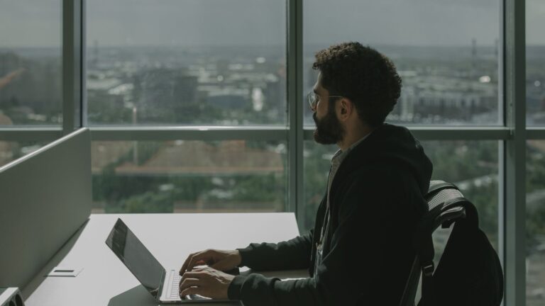 Homeoffice im EU-Ausland: Was arbeits- und sozialversicherungsrechtlich gilt